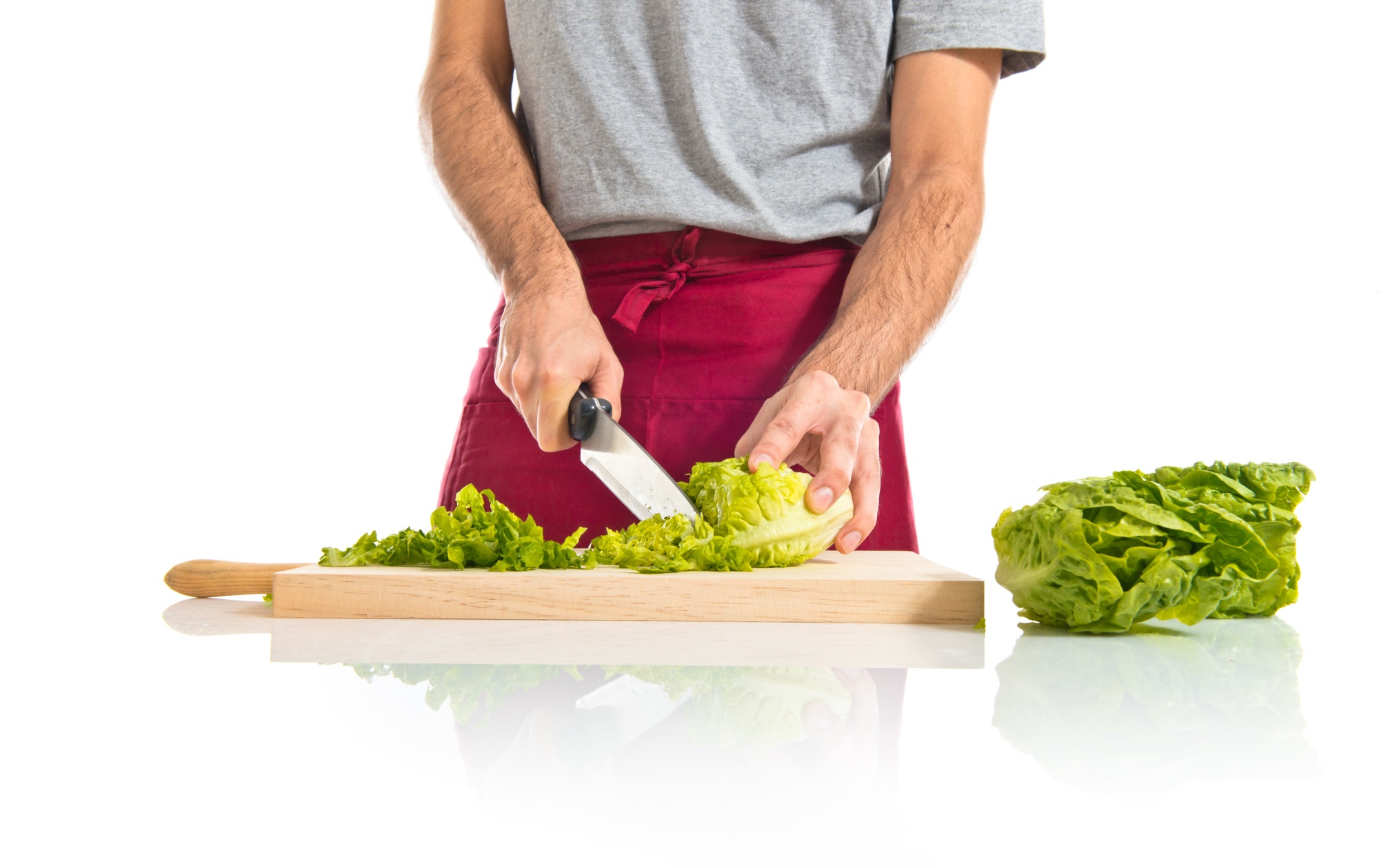 Studente impara a tagliare verdure